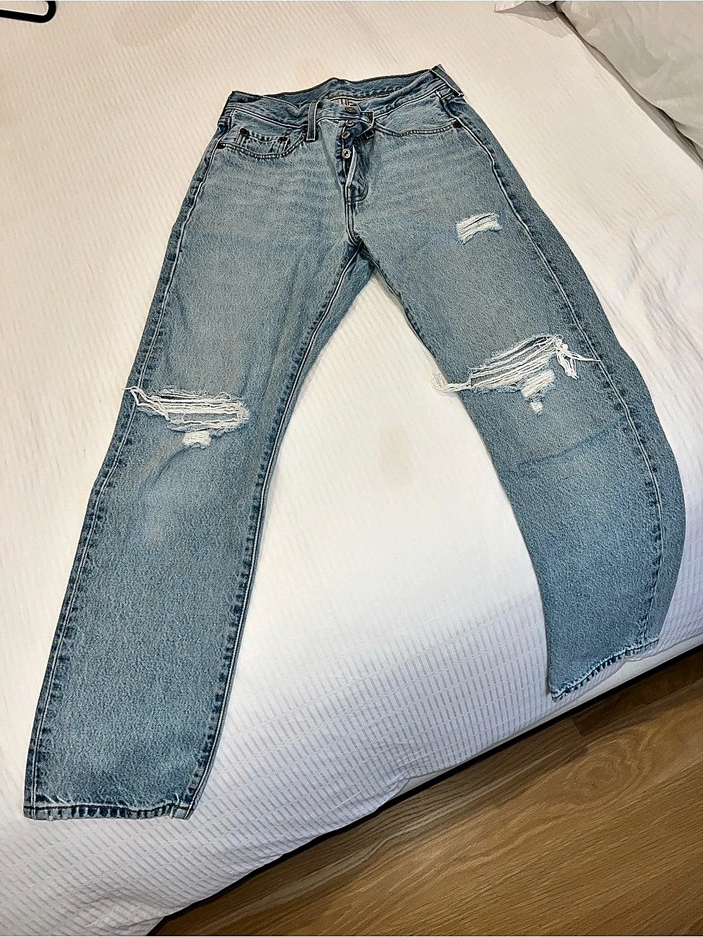 Levi’s 501 Original Distressed Straight Leg Jeans – W27 L30